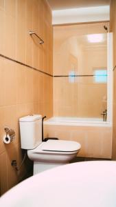 Ένα μπάνιο στο Prainha Beach Apartment I