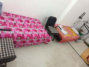 Postelja oz. postelje v sobi nastanitve Chintamani Siddhi Chakra - Only Family Rooms on Monthly Basis