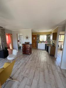 A kitchen or kitchenette at Oasis in the mountain, Quebrada Alvarado, Olmué
