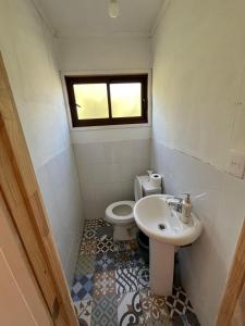 A bathroom at Oasis in the mountain, Quebrada Alvarado, Olmué