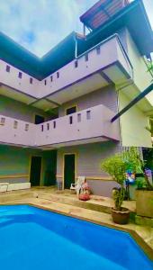 Bazén v ubytování Hill Side Patong Hotel nebo v jeho okolí