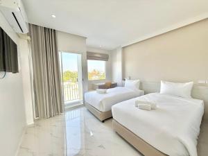 Ліжко або ліжка в номері โรงแรมแรบบิท Rabbit Hotel Nangrong