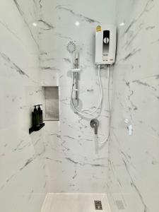 Ванна кімната в โรงแรมแรบบิท Rabbit Hotel Nangrong