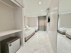 Ванна кімната в โรงแรมแรบบิท Rabbit Hotel Nangrong