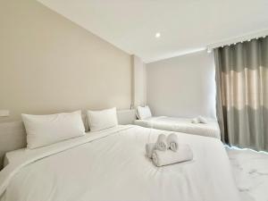 Ліжко або ліжка в номері โรงแรมแรบบิท Rabbit Hotel Nangrong