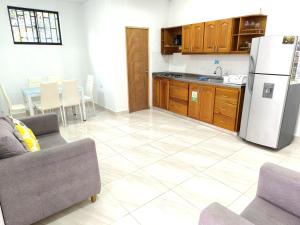 Una cocina o zona de cocina en Apartahotel La Gruta