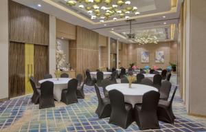 Restaurace v ubytování Belmont Hotel Mactan + 37 fotografií