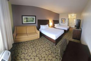 Wyndham Garden New Orleans Airport客房内的一张或多张床位