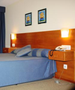 Cama ou camas em um quarto em Hotel das Taipas