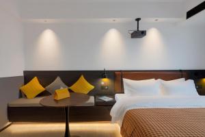 Voodi või voodid majutusasutuse Mcsrh Hotel-Hangzhou Xihu toas