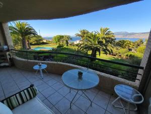 a balcony with two tables and a view of the ocean at Amplio y hermoso departamento con vista al mar in Lilén