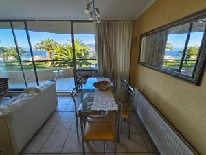 a living room with a table and a couch at Amplio y hermoso departamento con vista al mar in Lilén