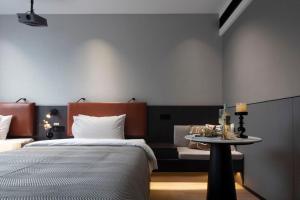 Voodi või voodid majutusasutuse Mcsrh Hotel-Hangzhou Xihu toas