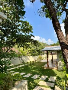 Κήπος έξω από το Palm Beach Kamburugamuwa