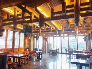 龙胜云漫田间观景酒店餐厅或其他用餐的地方