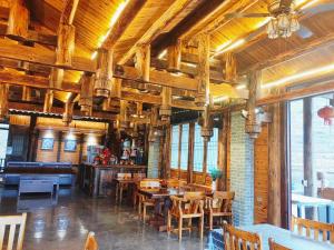 龙胜云漫田间观景酒店餐厅或其他用餐的地方