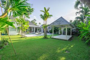 Zahrada ubytování Bali Modern Escape With Private Pool, 8 guests