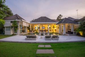 Zahrada ubytování Bali Modern Escape With Private Pool, 8 guests