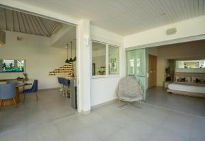 Posezení v ubytování Bali Modern Escape With Private Pool, 8 guests