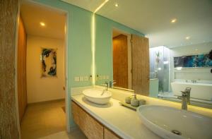 Koupelna v ubytování Bali Modern Escape With Private Pool, 8 guests
