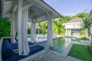 Bazén v ubytování Bali Modern Escape With Private Pool, 8 guests nebo v jeho okolí