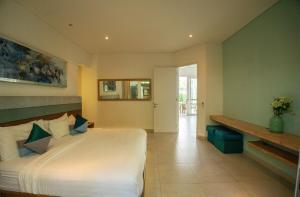 Postel nebo postele na pokoji v ubytování Bali Modern Escape With Private Pool, 8 guests