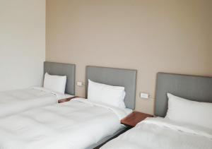 Ένα ή περισσότερα κρεβάτια σε δωμάτιο στο Happy Guesthouse