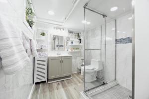 Ένα μπάνιο στο 3BR Private Apt near LGA, JFK, Manhattan, Northern Blvd +43 φωτογραφίες