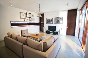 a living room with a couch and a table at Villa Santé in Kalpitiya