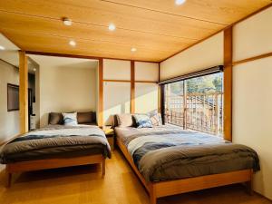 Postel nebo postele na pokoji v ubytování 加美屋リゾート 秩父 庭日和-Kamiya Resort Chichibu Niwabiyori