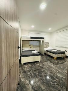 a bedroom with two bunk beds and a door at Quinta Emmanuel in Guaduas
