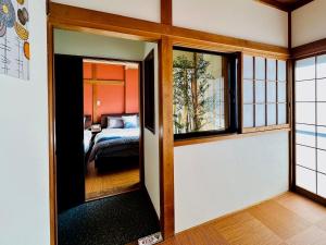 加美屋リゾート 秩父 庭日和-Kamiya Resort Chichibu Niwabiyoriにあるベッド