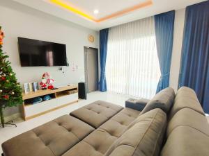 TV a/nebo společenská místnost v ubytování เชียงคานก๋อพูลวิลล่า CHIANG KHAN KOR POOL Villa
