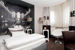 Postel nebo postele na pokoji v ubytování Best Western Hotel Nürnberg am Hauptbahnhof