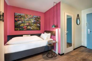 Postel nebo postele na pokoji v ubytování Best Western Hotel Nürnberg am Hauptbahnhof