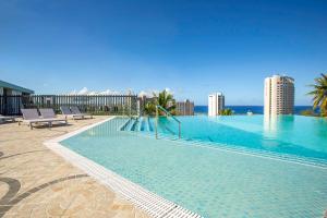 Bazén v ubytování The Bayview Hotel Guam nebo v jeho okolí