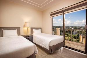 Postel nebo postele na pokoji v ubytování The Bayview Hotel Guam
