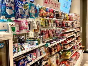 Supermarket nebo jiné obchody v  hotelu nebo okolí