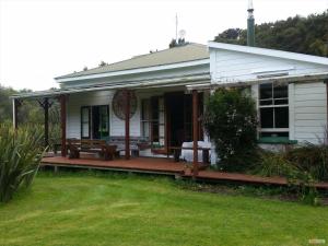Taman di luar The Innlet, Country Apartments and Cottages