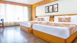 Postel nebo postele na pokoji v ubytování Summit Montana Suites & Spa at Mall + 16 fotografií