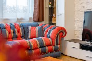 A television and/or entertainment centre at Alpen Lodge