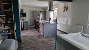 Ένα ή περισσότερα κρεβάτια σε δωμάτιο στο Maison 5 chambres +14 φωτογραφίες