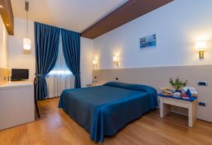 Postelja oz. postelje v sobi nastanitve Sam Hotel