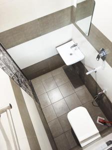 Koupelna v ubytování Alby's Homestay Arthunkal