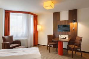 TV a/nebo společenská místnost v ubytování Best Western Hotel Nürnberg City West