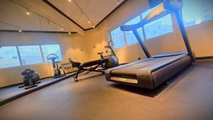 Fitness centrum a/nebo fitness zařízení v ubytování Rolla Suites Hotel -Former J5 Bur Dubai Hotel