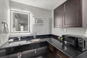 Kuchyň nebo kuchyňský kout v ubytování GuestHouse Extended Stay Laredo