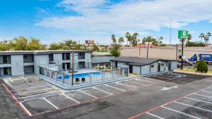 Bazén v ubytování GuestHouse Extended Stay Laredo nebo v jeho okolí