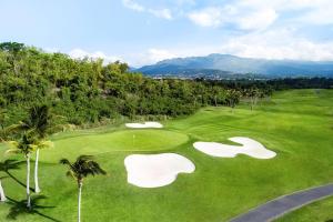 Jugar a golf al resort o a prop