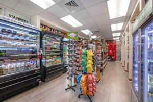 Supermarket nebo jiné obchody v  rezortu nebo okolí